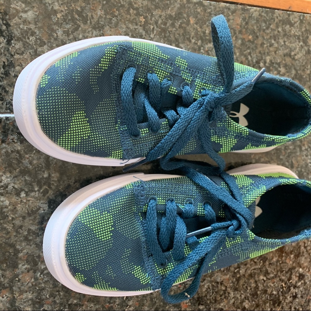 Boys under Armour shoes